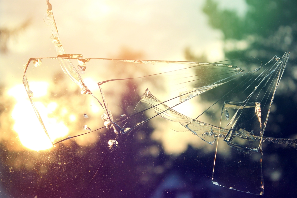 Got ready Understand Interruption Cum sa inlocuiesti un geam spart? | MatHaus by Arabesque